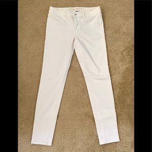 A&E Women's Signature White Skinny Jeans Size 6